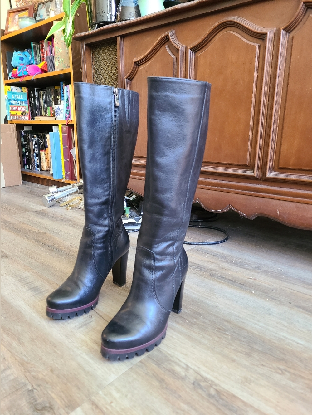 Women's Knee-High Leather Boots - Black